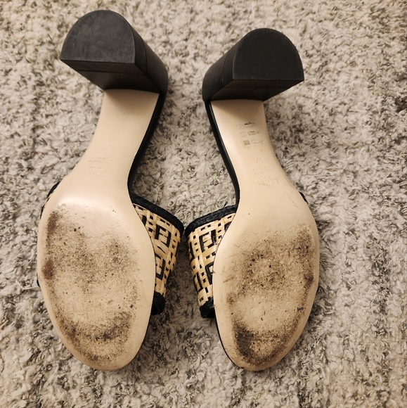 Fendi sandals with a block heel. - Picture 6 of 10